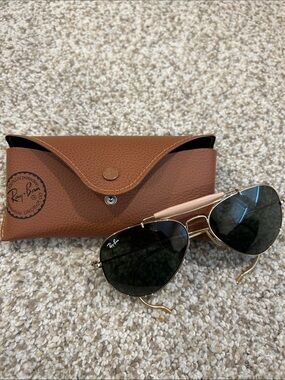 Ray-Ban Aviator Sunglasses in Gold with Brown Case